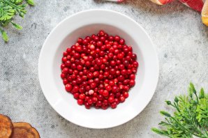 Компот из брусники и яблок Компот из брусники и яблок