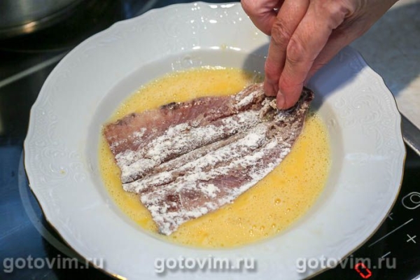 Иваси, жаренная в яйце 