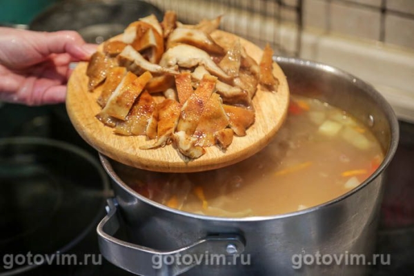 Щи с мясом и солеными грибами