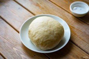 Слоеные лепешки с луком на сковороде Слоеные лепешки с луком на сковороде