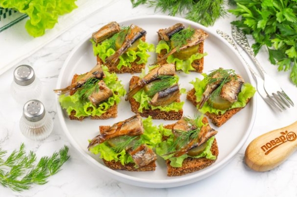 Канапе со шпротой Канапе со шпротой