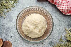 Пирожки с вишней и клубникой Пирожки с вишней и клубникой