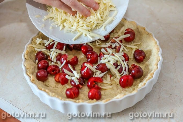 Пирог с черешней и сыром с голубой плесенью Пирог с черешней и сыром с голубой плесенью