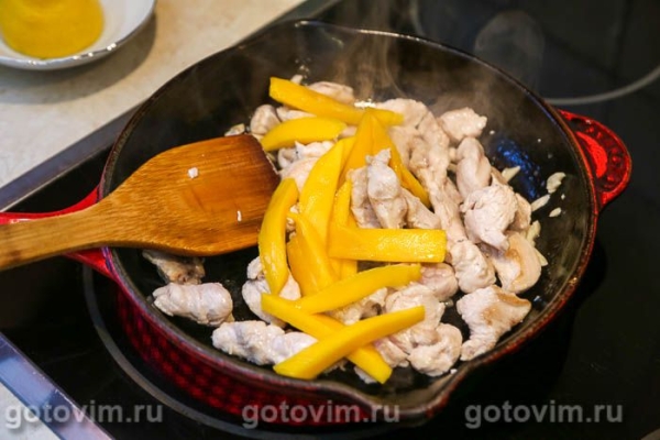 Поке с жареной куриной грудкой в соусе терияки, манго, авокадо и бобами эдамаме Поке с жареной куриной грудкой в соусе терияки, манго, авокадо и бобами эдамаме