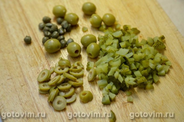 Салат &laquo;Оливье&raquo; с ланспиком, цыпленком и креветками по старинному рецепту