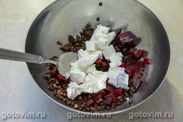 Салат из чёрной чечевицы со свеклой и сыром фета Салат из чёрной чечевицы со свеклой и сыром фета