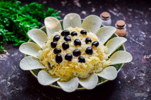 Салат "Подсолнух" с ананасами