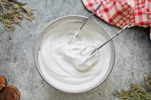 Шоколадный меренговый рулет Шоколадный меренговый рулет