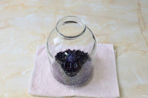 Компот из черной смородины на зиму на 3 литровую банку Компот из черной смородины на зиму на 3 литровую банку