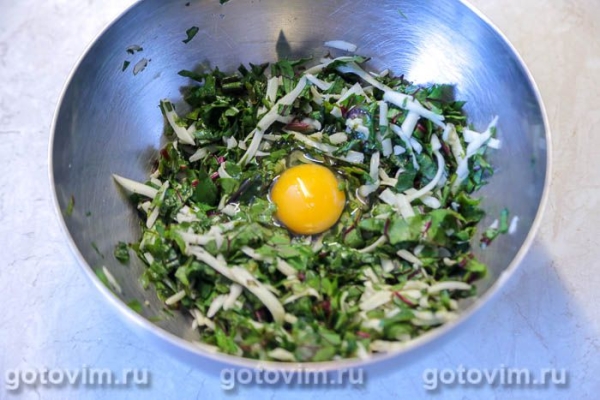 Осетинский пирог со свекольной ботвой (Цахараджин)