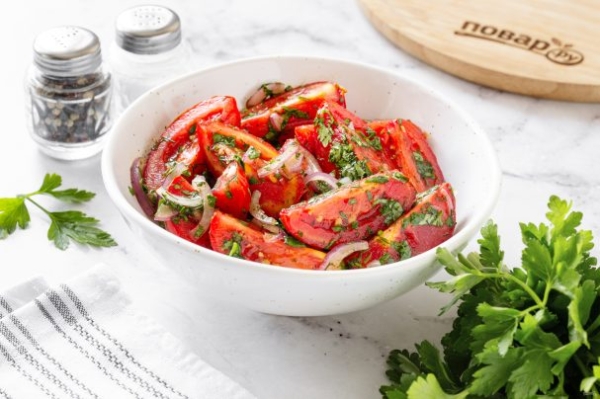 Маринованные помидоры с зеленью Маринованные помидоры с зеленью