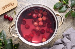 Летний компот из вишни Летний компот из вишни