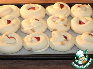 Сладкие пасхальные крученки с изюмом