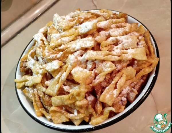 Хворост на сметане с водкой Хворост на сметане с водкой