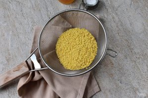 Постная пшенная каша с сухофруктами