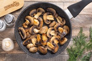 Шампиньоны жареные с луком