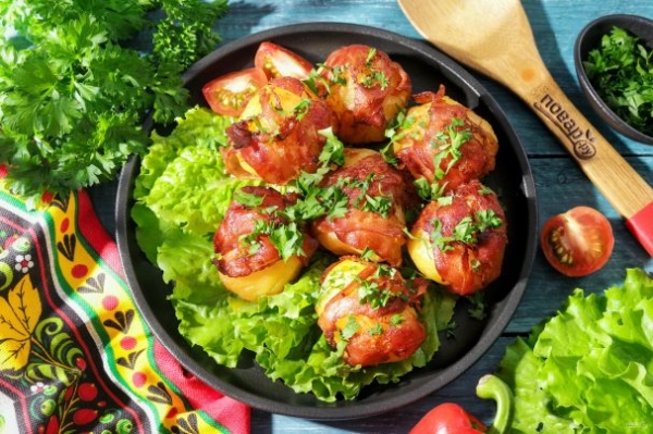 Шашлык из картофеля с беконом Шашлык из картофеля с беконом