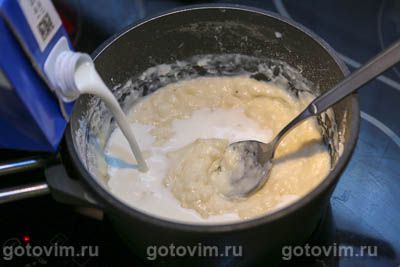Запеканка блинная с фаршем и сырным соусом бешамель