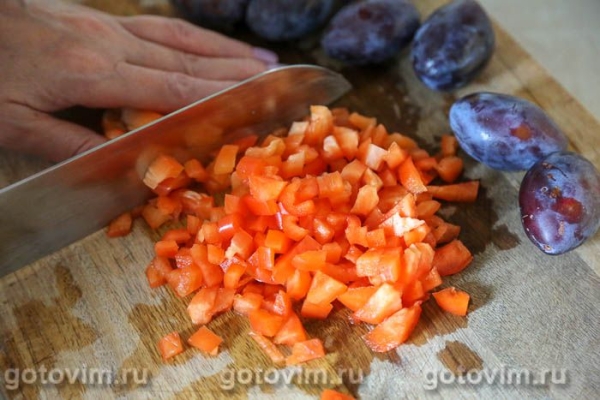Свиная поджарка со сливой