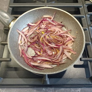 Пицца с луком и сыром Пицца с луком и сыром