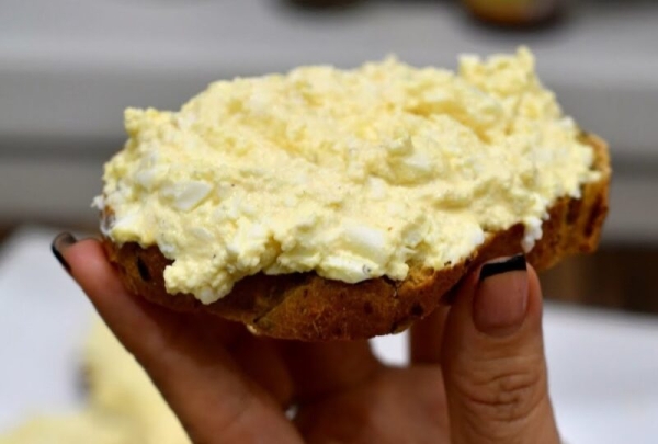 Вкусная намазка на хлеб: съедается моментально. Быстрая закуска на любой случай Вкусная намазка на хлеб: съедается моментально. Быстрая закуска на любой случай