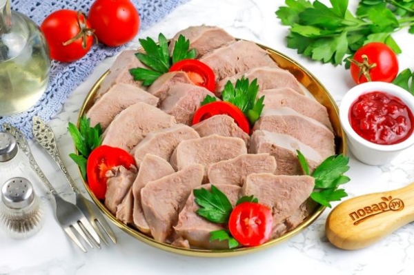 Язык свиной отварной