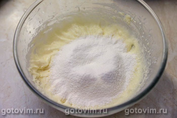 Яблочный пирог с сахарной корочкой и корицей