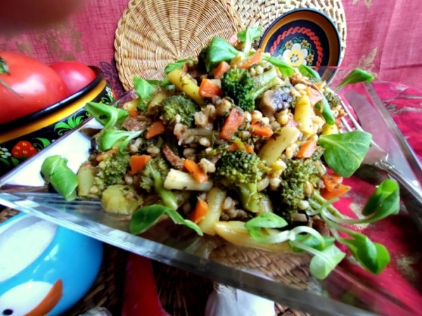 Перловка с овощами и грибами