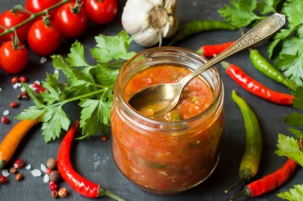 Лечо из кабачков и сладкого перца с томатной пастой Лечо из кабачков и сладкого перца с томатной пастой