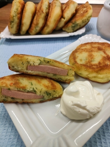 Картофельные зразы с колбасой