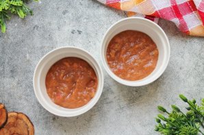 Десерт из клубники и ревеня