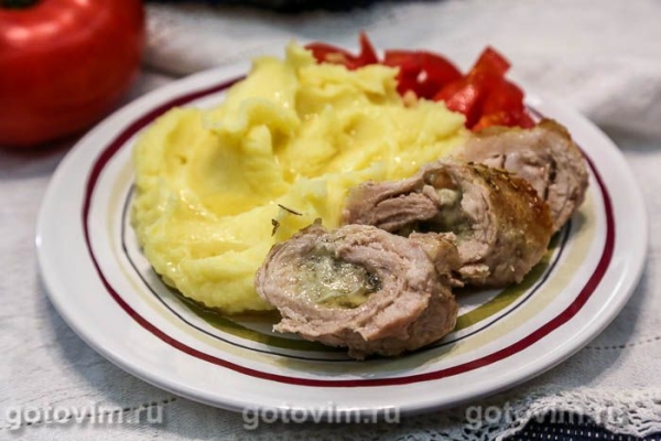 Рулетики из свинины с голубым сыром