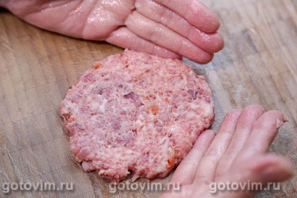 Мясные зразы с яйцом, луком и зеленью в мультиварке Мясные зразы с яйцом, луком и зеленью в мультиварке