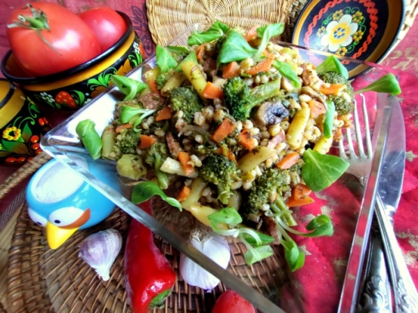 Перловка с овощами и грибами
