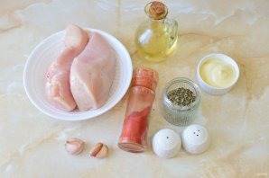 Куриные грудки в духовке с майонезом Куриные грудки в духовке с майонезом