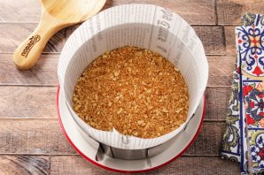 Торт из песочной крошки со сметанным кремом Торт из песочной крошки со сметанным кремом