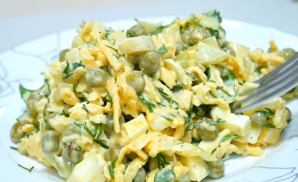 Душевно и вкусно! Салат на праздник за 5 минут из простых продуктов: готовится легко и быстро Душевно и вкусно! Салат на праздник за 5 минут из простых продуктов: готовится легко и быстро