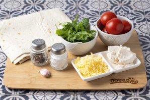 Рулет из лаваша с помидорами и сыром Рулет из лаваша с помидорами и сыром