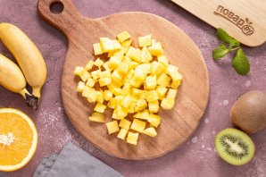 Фруктовый салат в ананасе Фруктовый салат в ананасе