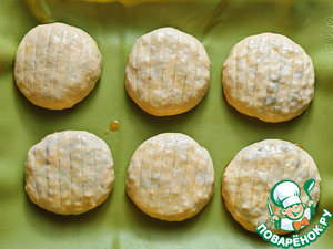 Пирожки с луком, яйцом и фетаксой