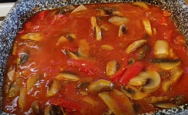 «Охотничий» салат на зиму: секрет маринада, в котором грибы, томаты и перец становятся невероятно аппетитными! «Охотничий» салат на зиму: секрет маринада, в котором грибы, томаты и перец становятся невероятно аппетитными!