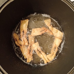 Хворост на сметане с водкой Хворост на сметане с водкой