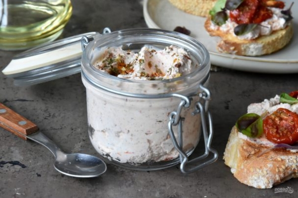 Творожный сыр с вялеными томатами Творожный сыр с вялеными томатами