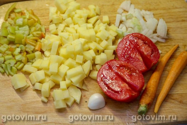 Борщ с мясом и свекольной ботвой