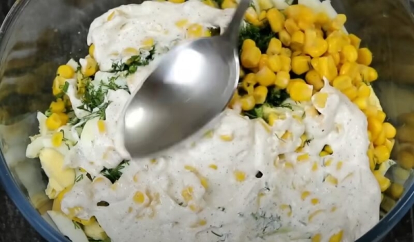 Этот салат бесподобен. Салат «Одесса» из самых простых продуктов Этот салат бесподобен. Салат «Одесса» из самых простых продуктов