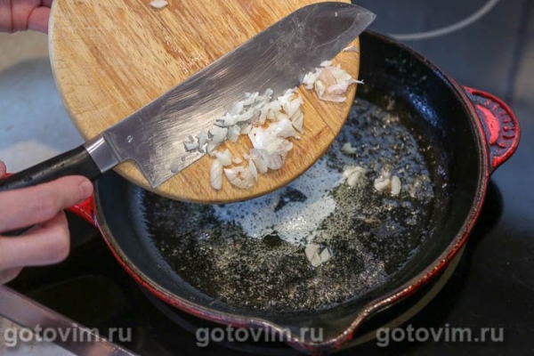 Куриные бедра, запеченные в чесночно-сливочном соусе Куриные бедра, запеченные в чесночно-сливочном соусе