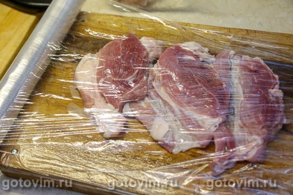 Рулет из свинины с острым перцем, беконом и сыром Рулет из свинины с острым перцем, беконом и сыром