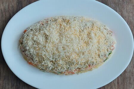 Салат с печенью трески и оливками