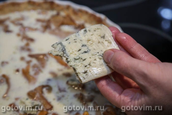 Киш с лисичками и сыром с голубой плесенью Киш с лисичками и сыром с голубой плесенью