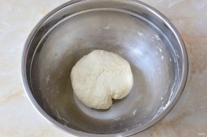 Пицца с копченой колбасой